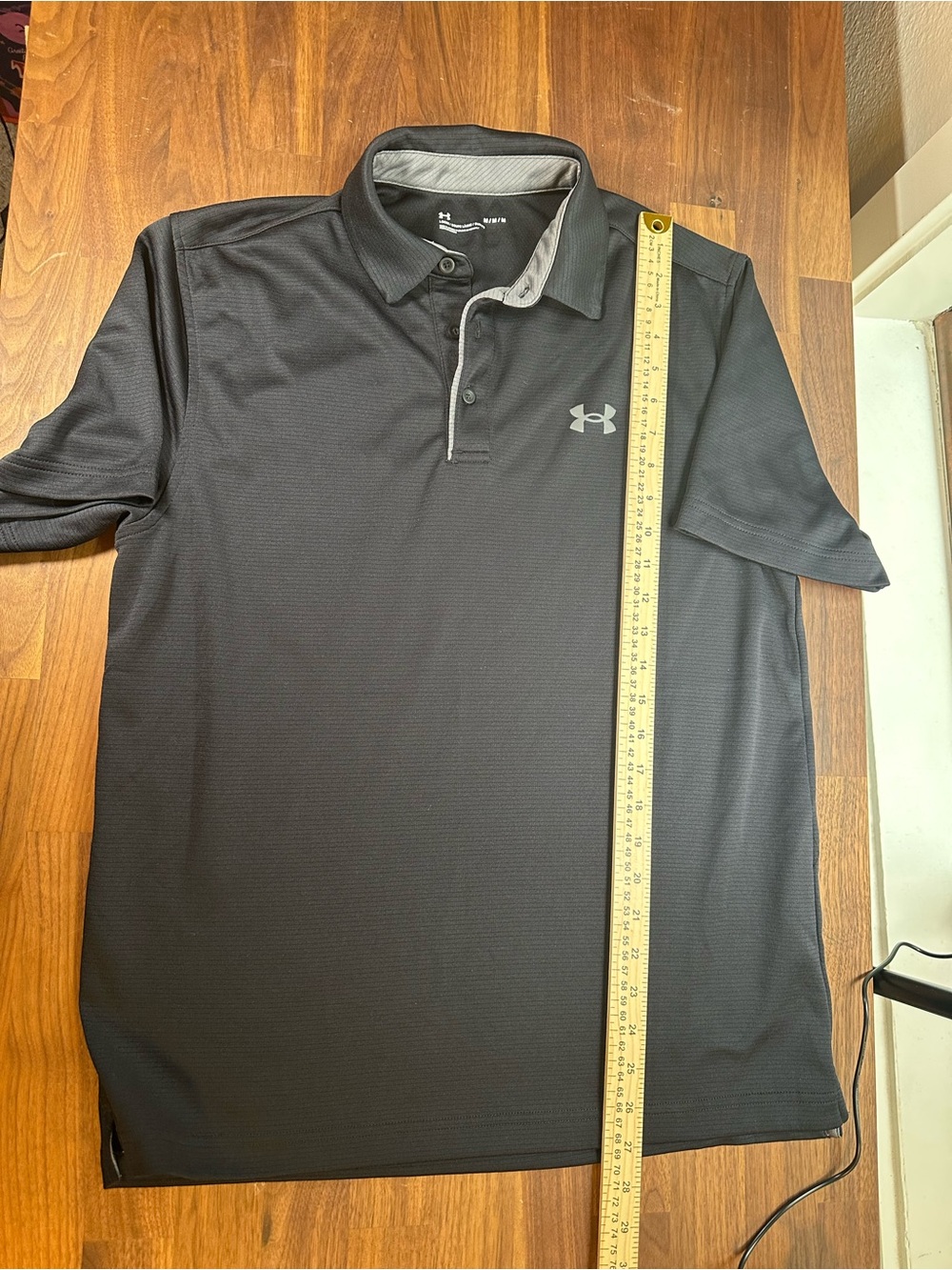 Under Armour Men’s Medium Black Golf Polo Shirt Gray Trim Loose Fit Performance